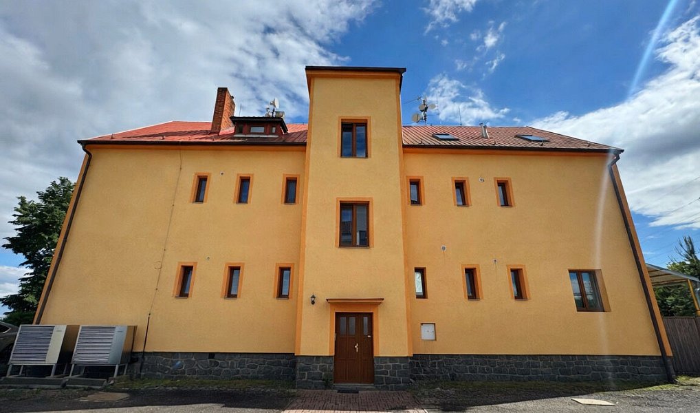 Prodej nájemního domu, činžáku 550 m², Lety – náhled fotky 2