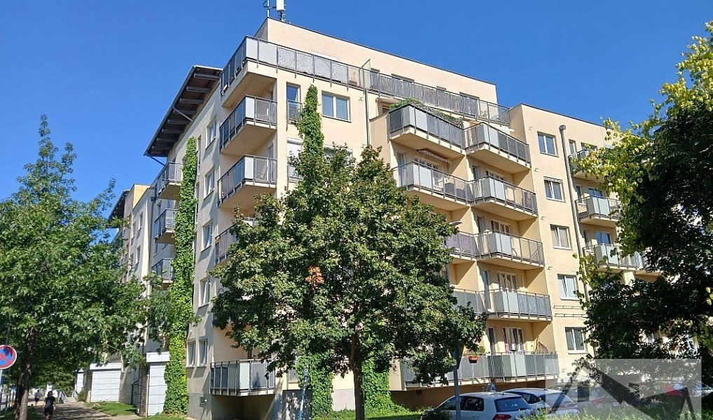 Prodej bytu 1+kk 33 m², Praha – fotka 1 z 16