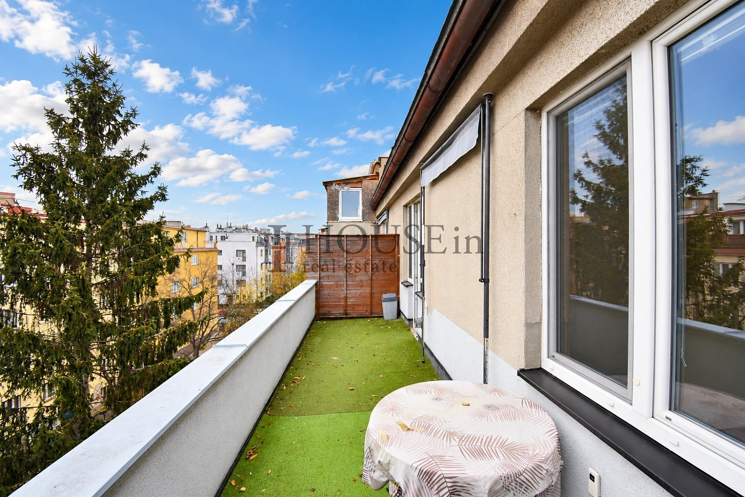 Pronájem bytu 2+kk 40 m² – fotografie 2