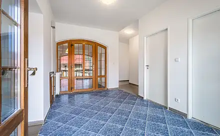 Pronájem domu 341 m² s pozemkem 474 m², Vinecká, Mladá Boleslav - Čejetičky