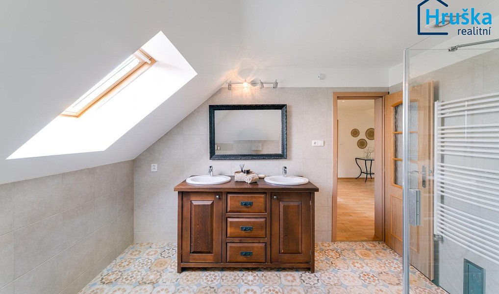 Prodej domu 196 m² s pozemkem 650 m², Baška – náhled fotky 8