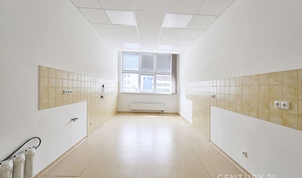 Pronájem komerčního objektu (jiného typu) 18 m², Zlín – fotka 1 z 9