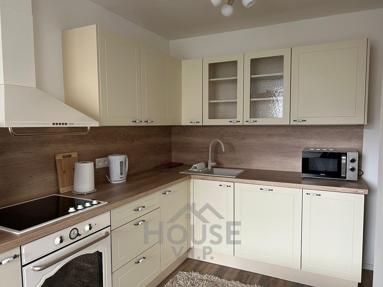 Pronájem bytu 3+kk 74 m² — photo 2